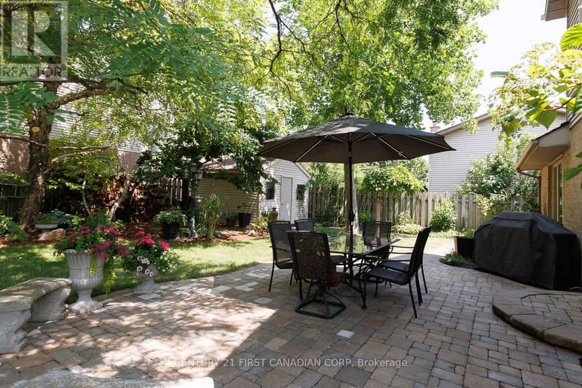 255 Deveron Crescent — photo 37 of 40