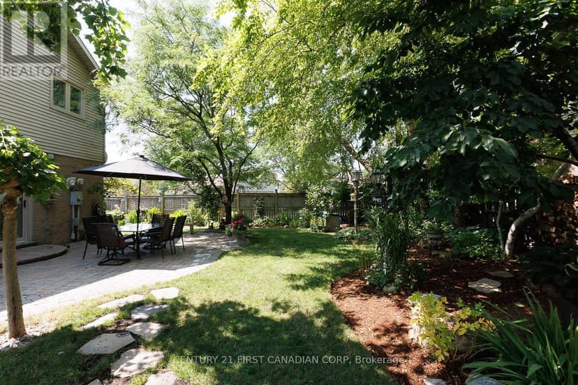255 Deveron Crescent — photo 33 of 40