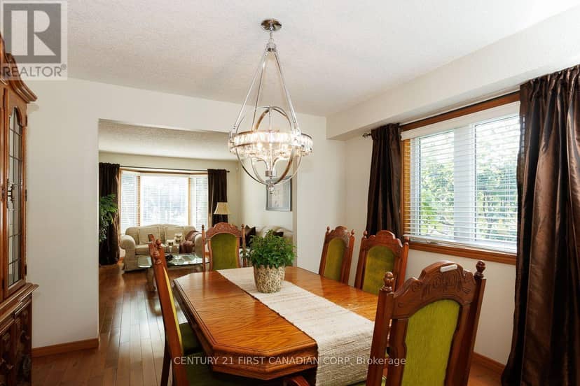 255 Deveron Crescent — photo 6 of 40