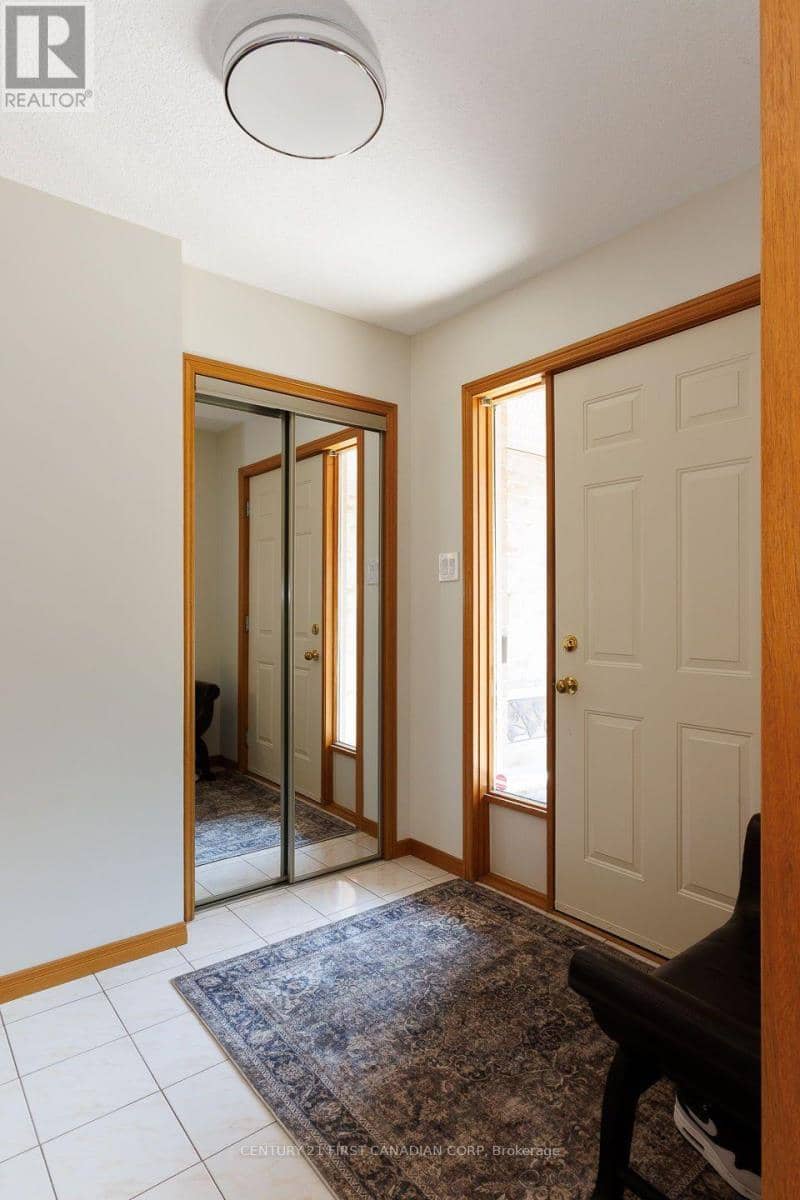 255 Deveron Crescent — photo 7 of 40
