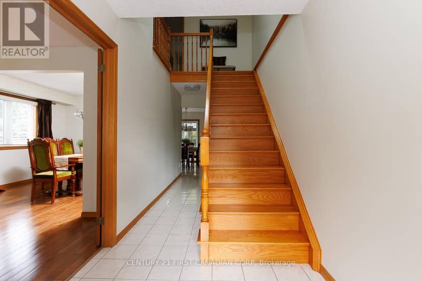 255 Deveron Crescent — photo 9 of 40