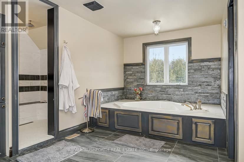 3968 Elphin Maberly Road — photo 17 of 40