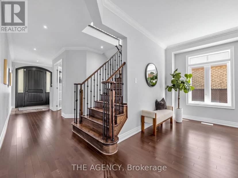576 Oakwood Drive — photo 3 of 40