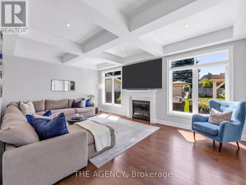 576 Oakwood Drive — photo 4 of 40