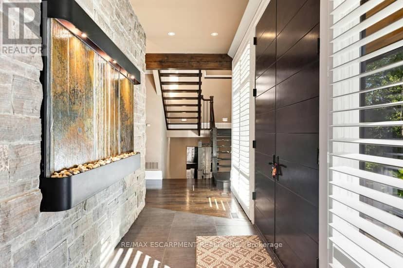 253 Rossmore Boulevard — photo 14 of 40