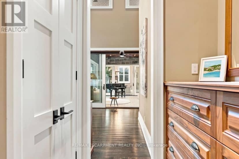 253 Rossmore Boulevard — photo 27 of 40
