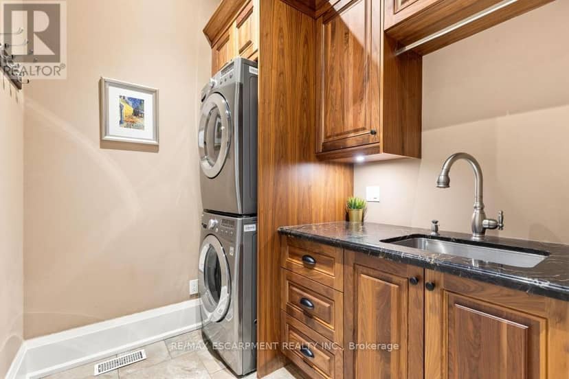 253 Rossmore Boulevard — photo 31 of 40