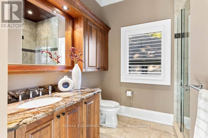 253 Rossmore Boulevard — photo 37 of 40