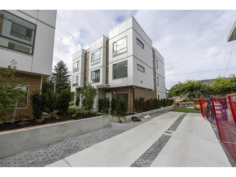 1 6328 King George Boulevard, Surrey, photo 2
