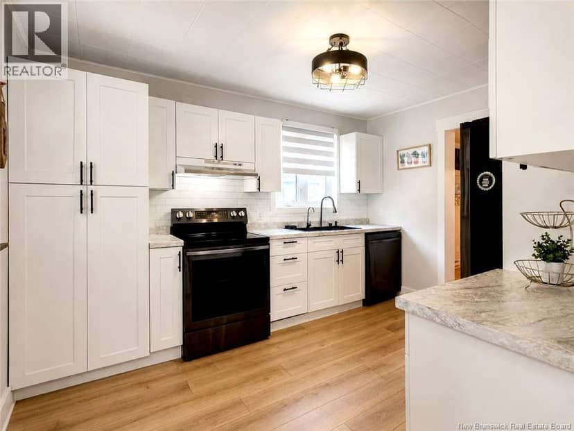 228 Du Pêcheur Nord Street — photo 12 of 36