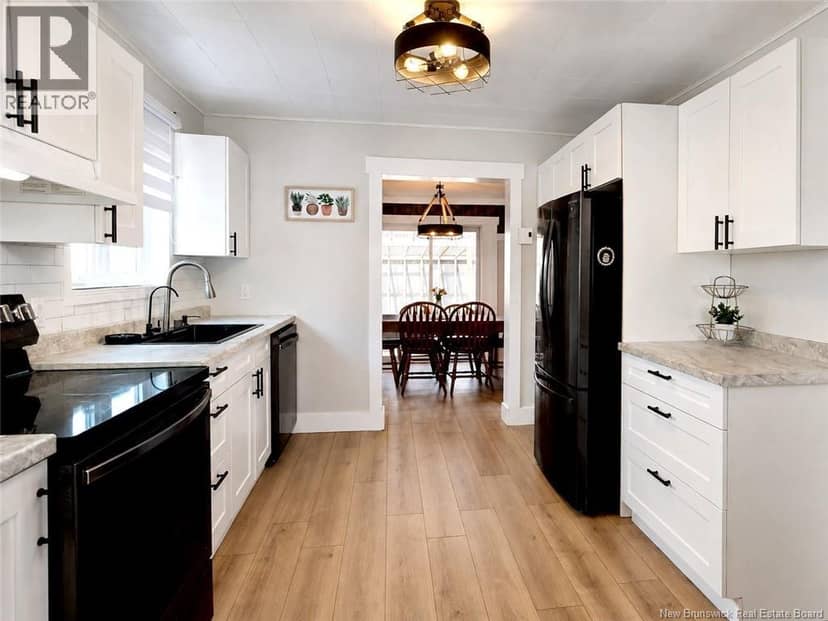 228 Du Pêcheur Nord Street — photo 13 of 36