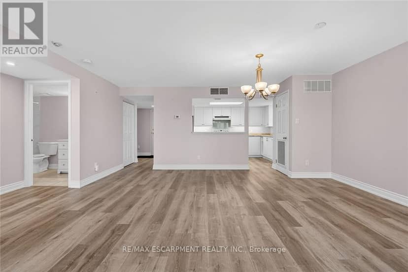 303 - 19 Lake Avenue S — photo 16 of 36