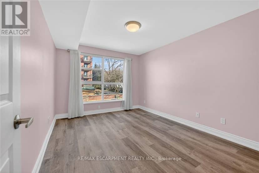 303 - 19 Lake Avenue S — photo 26 of 36