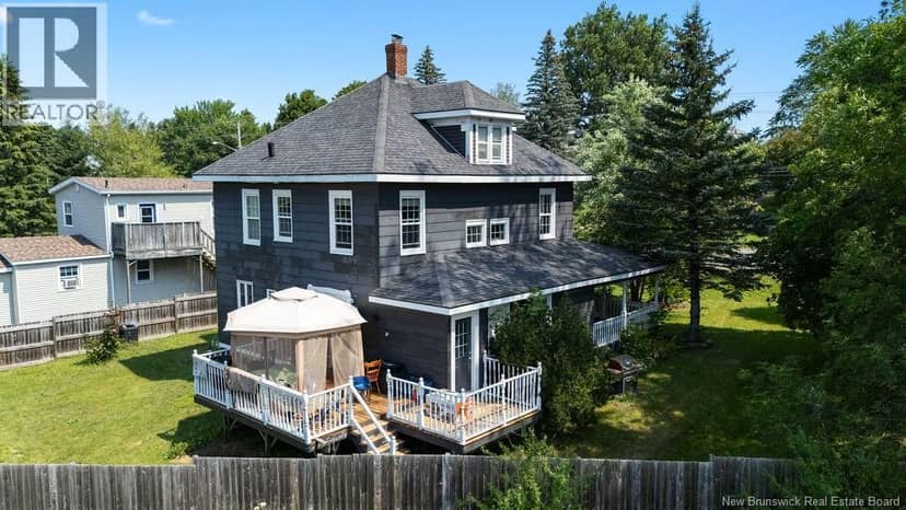 929-931 Amirault Street — photo 2 of 40