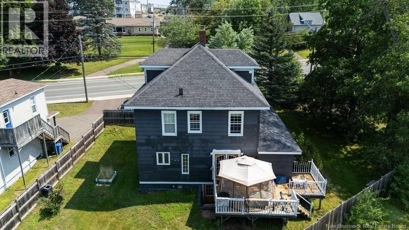 929-931 Amirault Street — photo 3 of 40