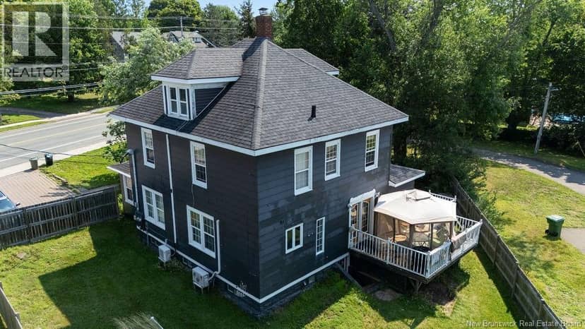 929-931 Amirault Street — photo 4 of 40