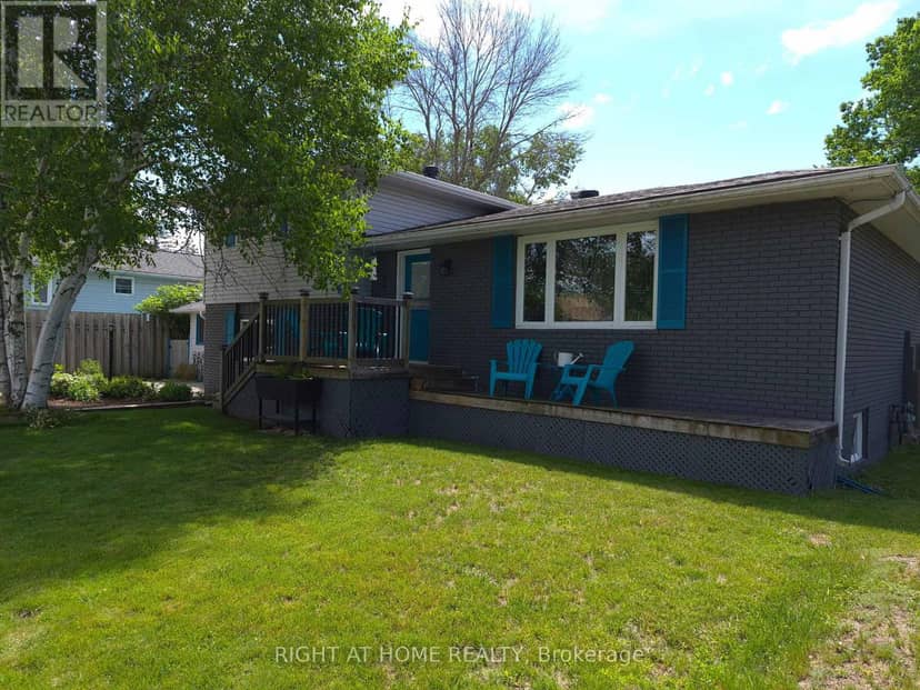 246 Calford Street — photo 3 of 40