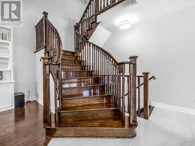 131 Robert Speck Parkway, Mississauga, photo 6