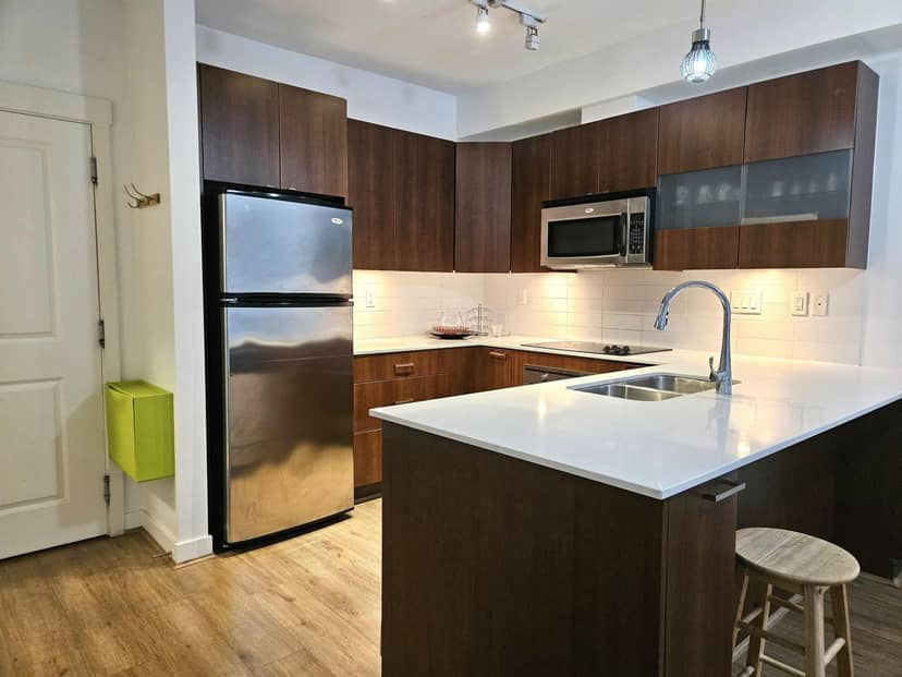 220 13321 102A AVENUE, Surrey, photo 2