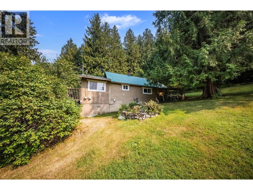 1562 Arrow Lakes Drive, Castlegar