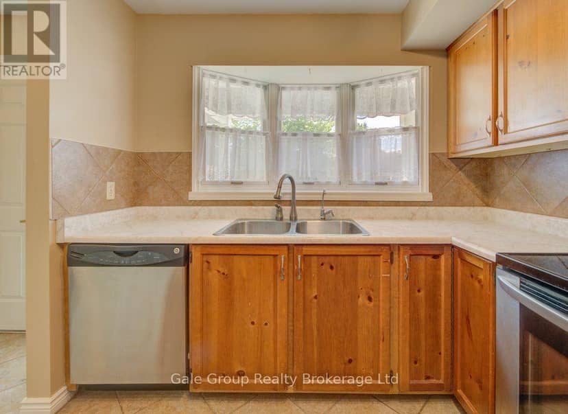 47 Seres Drive — photo 9 of 25