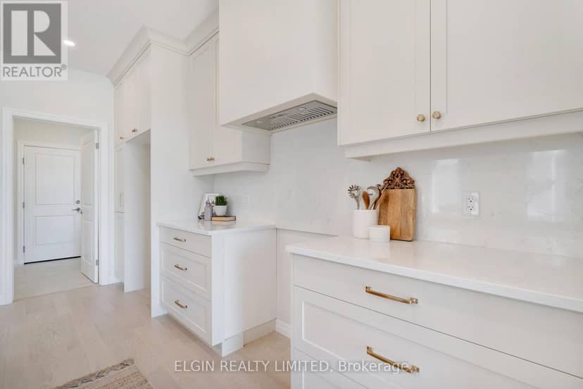 75 Hemlock Crescent — photo 10 of 39