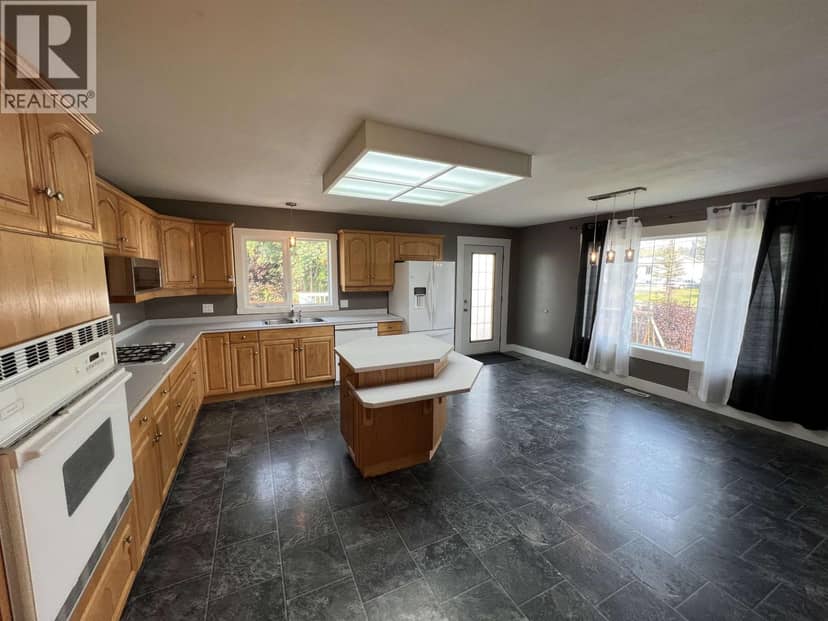 3912 COTTONWOOD ROAD, Fort Nelson, photo 6