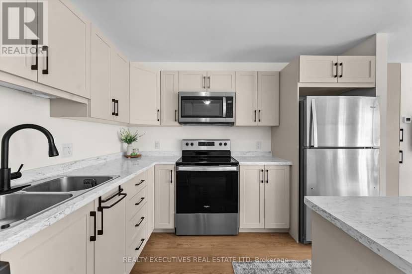 31 Whitcomb Crescent — photo 13 of 35