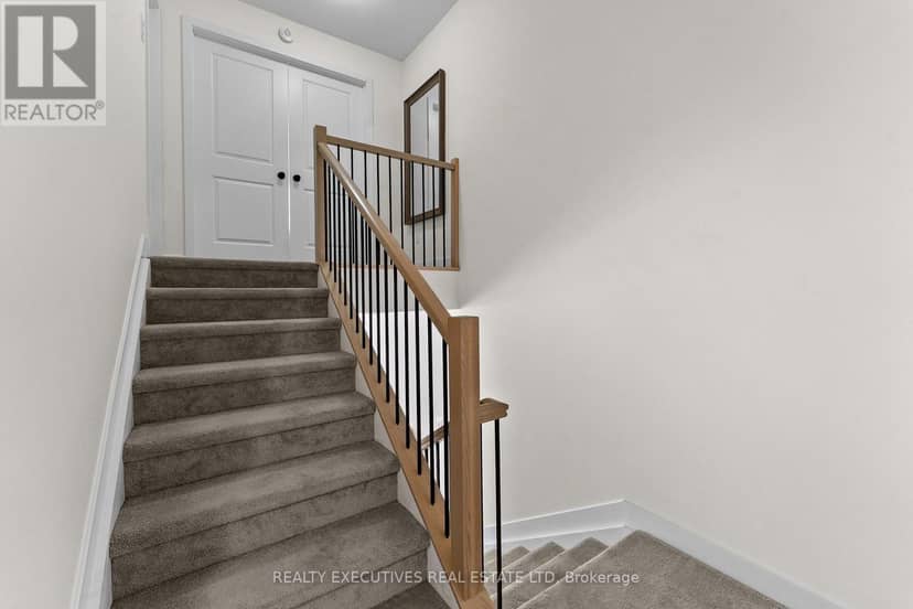 31 Whitcomb Crescent — photo 27 of 35