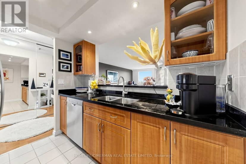 3302 - 5 Concorde Place — photo 18 of 40