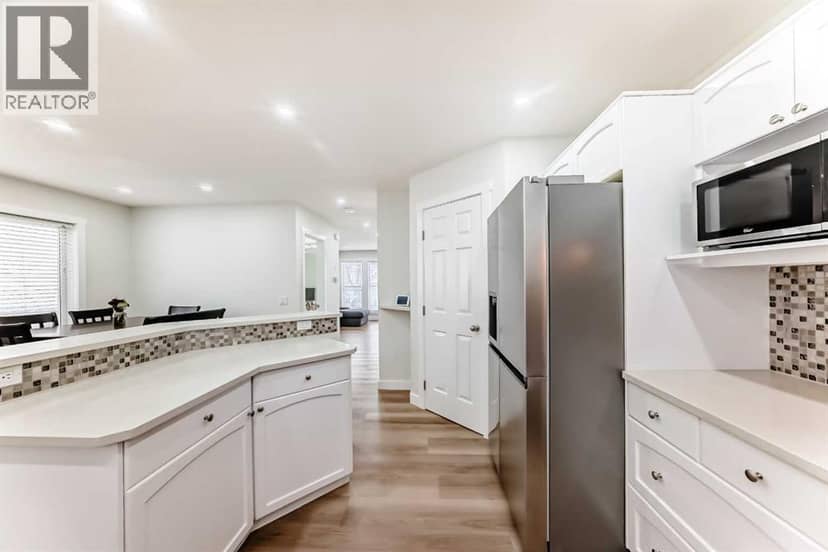 170 Country Hills Heights — photo 10 of 40