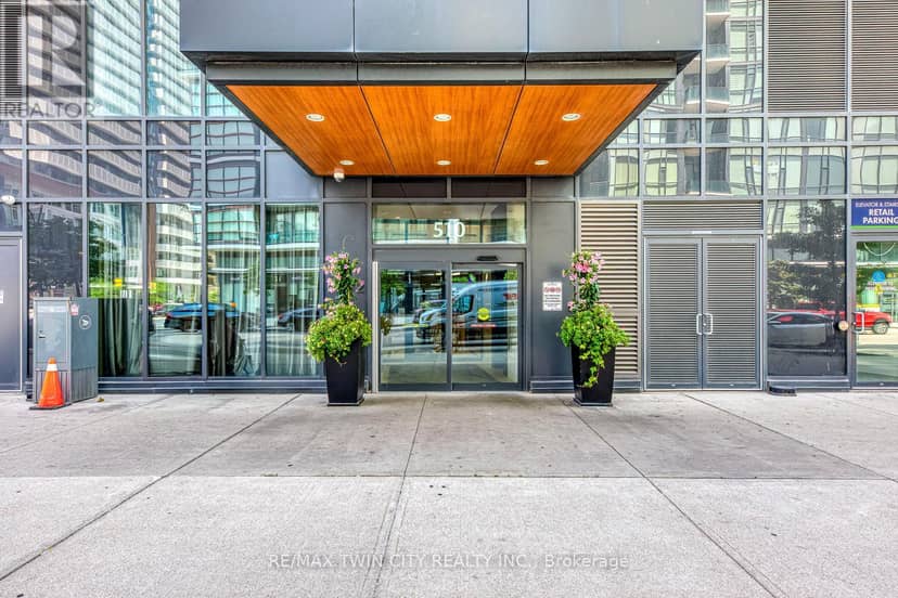 511 - 510 Curran Place — photo 4 of 40