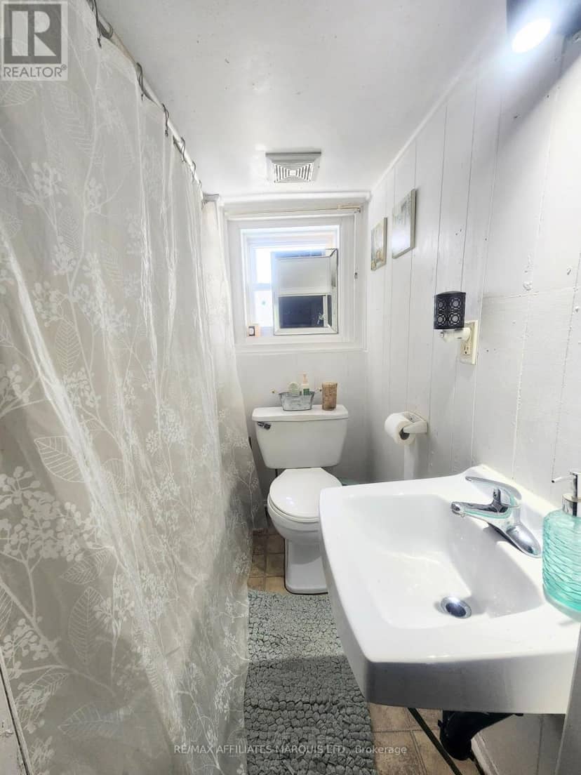 12 - 12A Cartier Avenue — photo 14 of 14
