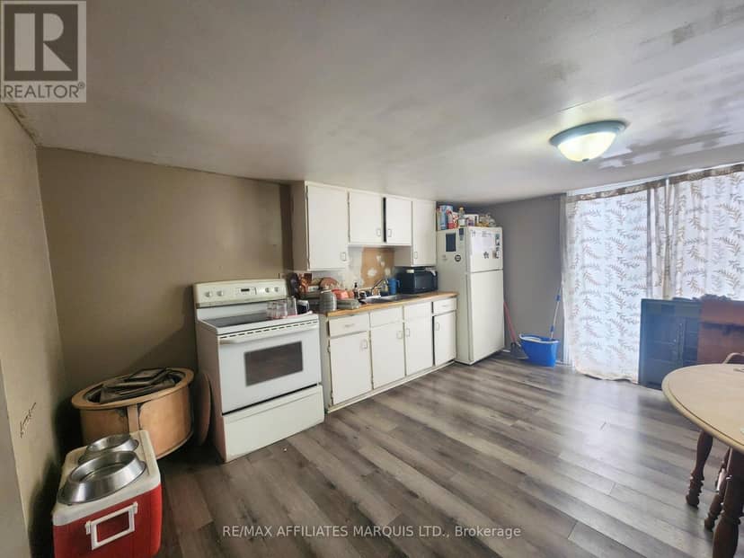 12 - 12A Cartier Avenue — photo 4 of 14