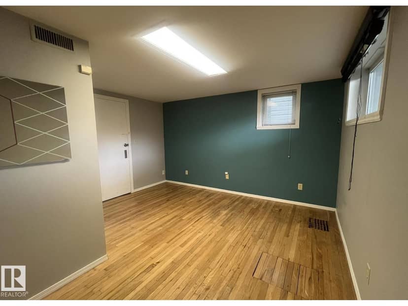 9828 84 AV NW — photo 11 of 12