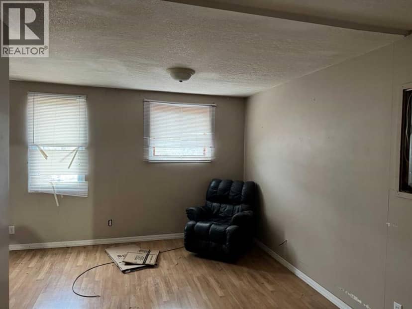 4923 49 Street — photo 17 of 21