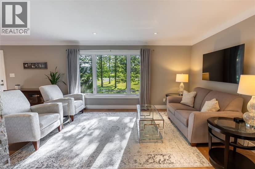 6325 Waterworks Road, Sarnia, photo 4