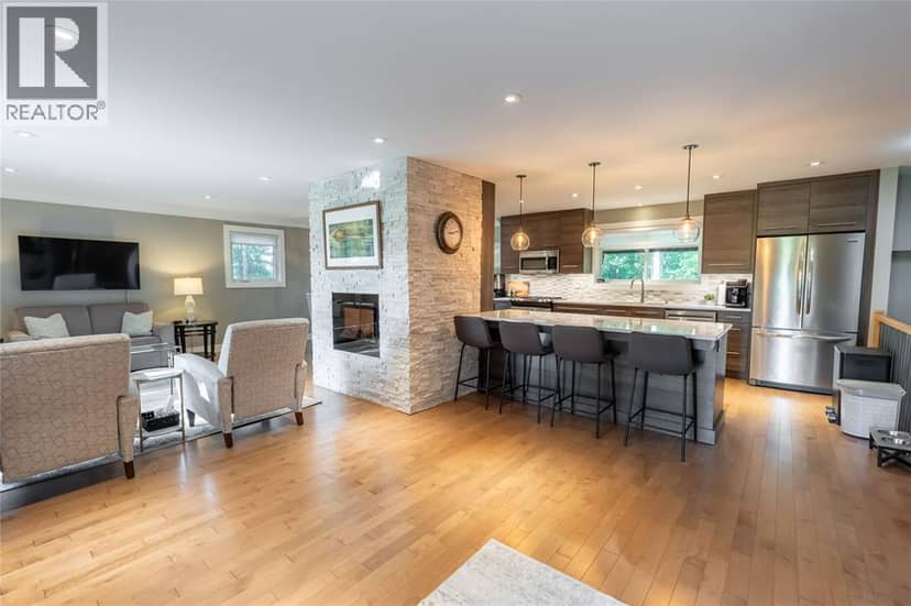 6325 Waterworks Road, Sarnia, photo 2
