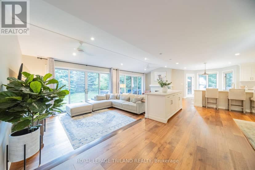 10498 Pinetree Drive, Lambton Shores, photo 2