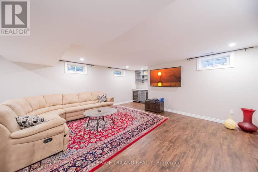 10498 Pinetree Drive — photo 32 of 40