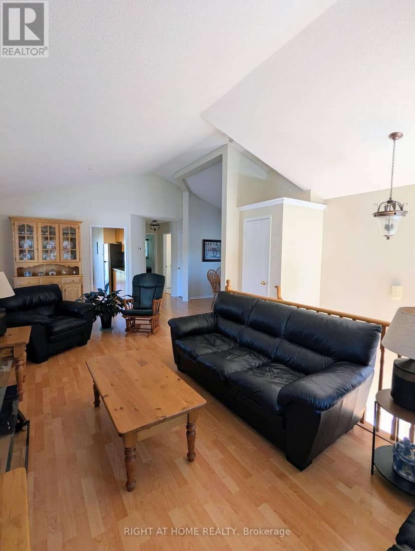 22 Donald Crescent — photo 17 of 38
