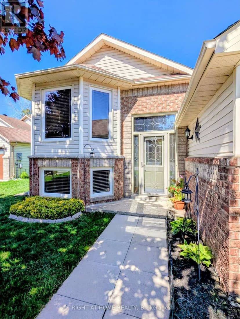 22 Donald Crescent — photo 2 of 38