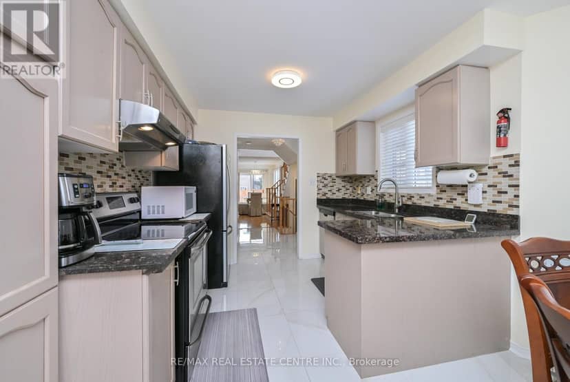 5554 Linwell Place — photo 7 of 35