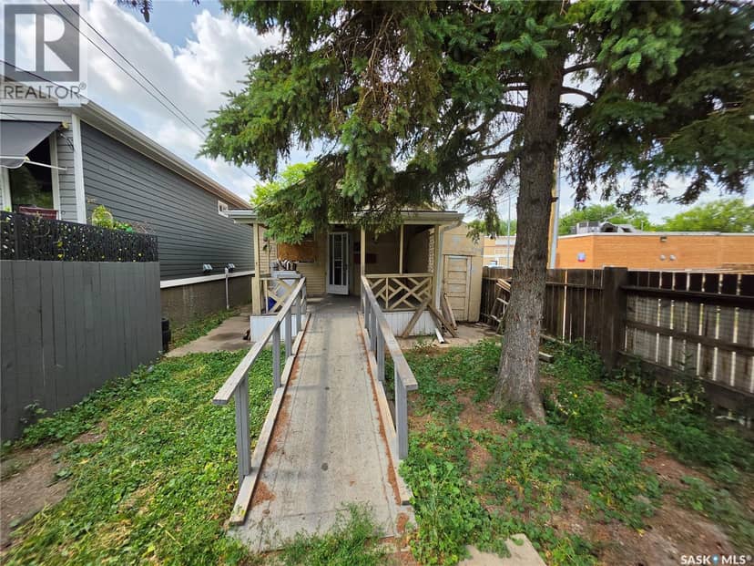 1525 Elphinstone STREET — photo 12 of 12