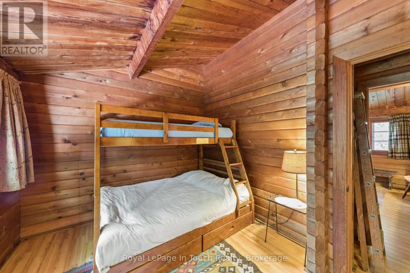 25 Chippewa Crescent — photo 32 of 33