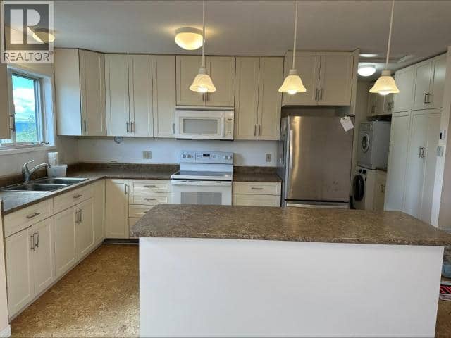 526 Douglass Drive — photo 2 of 20