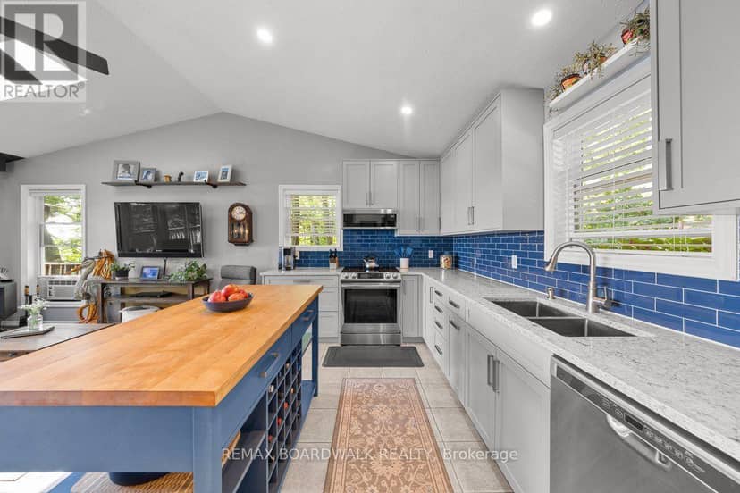 781 North Shore Road — photo 8 of 40