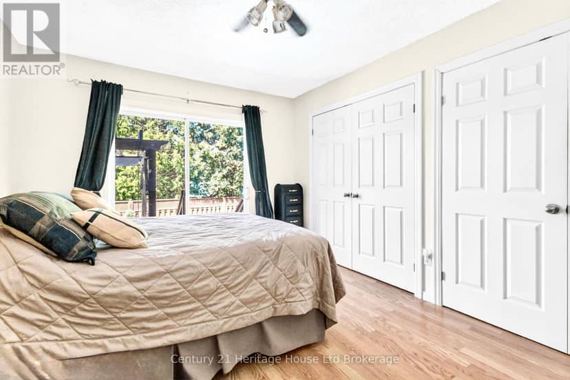 18 Locust Crescent — photo 13 of 29