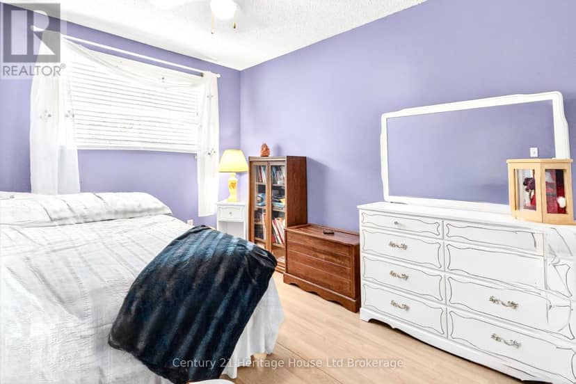 18 Locust Crescent — photo 14 of 29