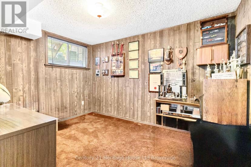 18 Locust Crescent — photo 19 of 29